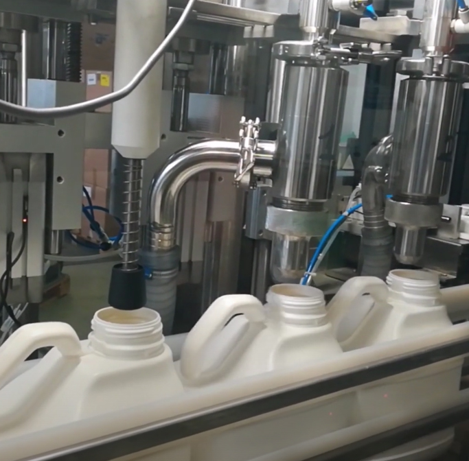 Filling and Capping line for detergents, sanitizers, hydroalcoholic gels, fertilizers